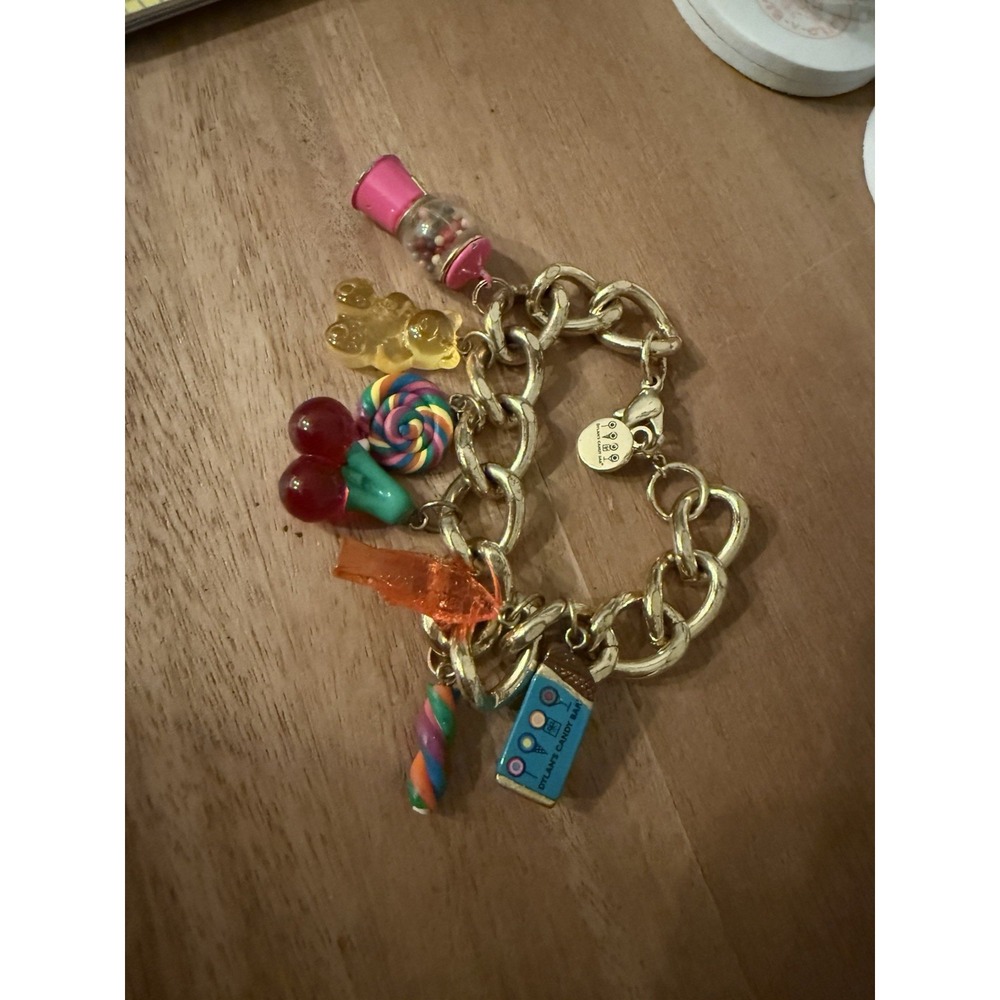 Dylan's Candy‎ Bar Gold-Tone Charm Bracelet – Bubblegum Machine, Gummy Bear